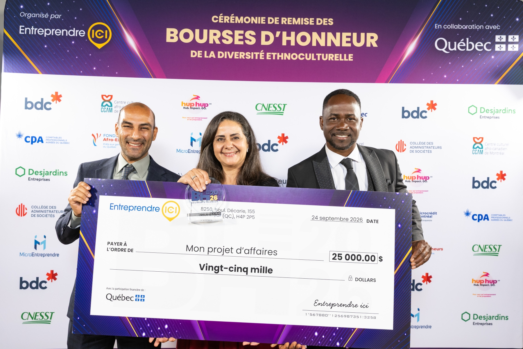 Khaled, Gihan et Ibrahim Kabore lors de la remise des Bourses d'honneur 2026